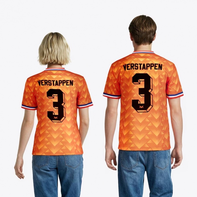 maks-ferstappen-predstavil-futbolku-v-stile-sbornoy-niderlandov