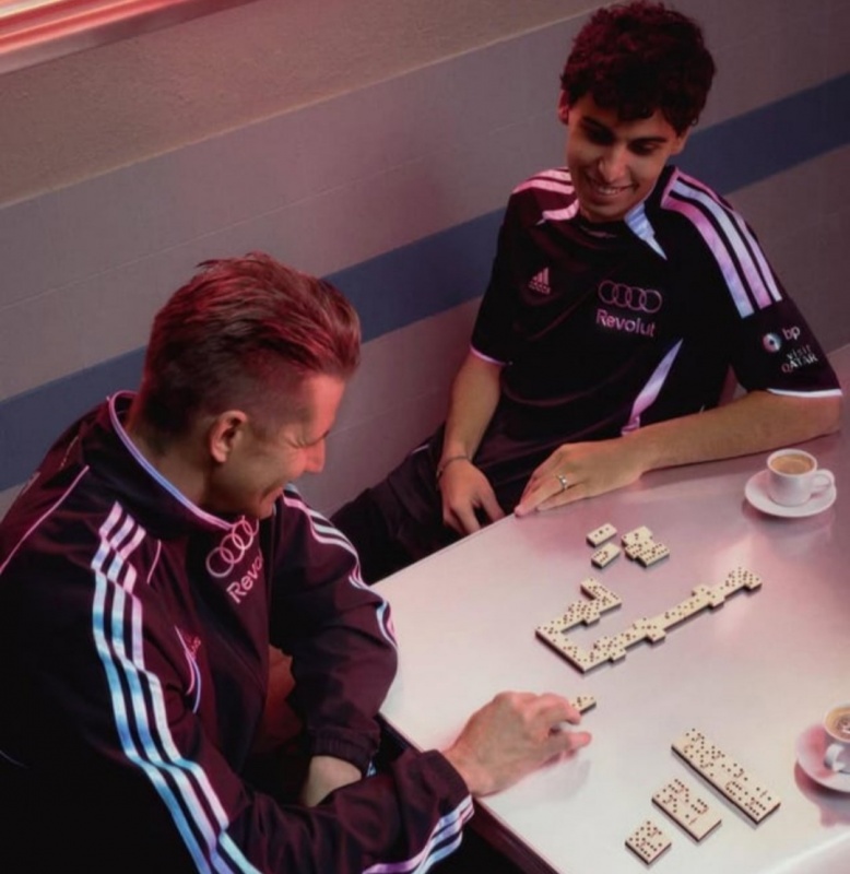 komanda-audi-predstavila-odegdu-posvyashchyonnuyu-etapu-v-mayami