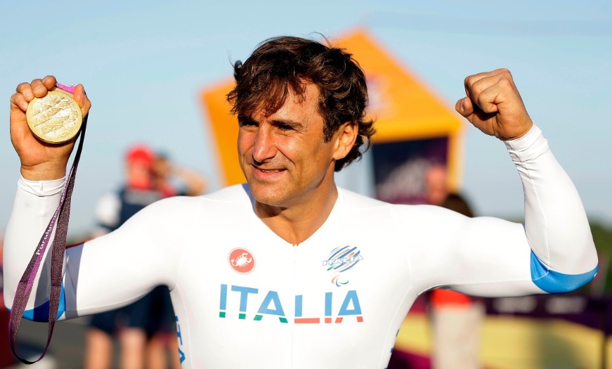 ushyol-iz-gizni-alessandro-dzanardi