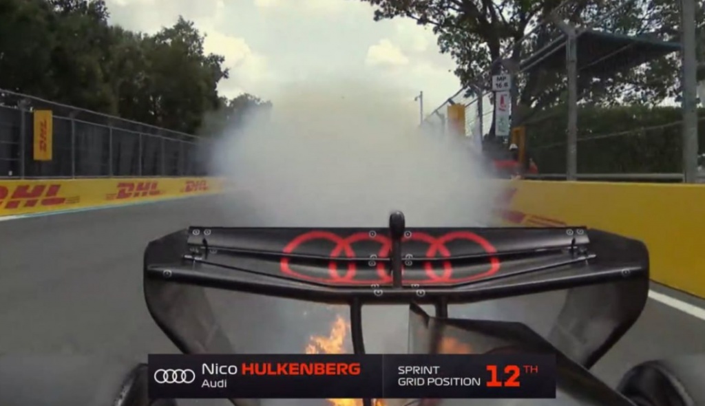 motor-audi-zagorelsya-na-ustanovochnom-kruge:-hyulkenberg-propustit-sprint-v-mayami