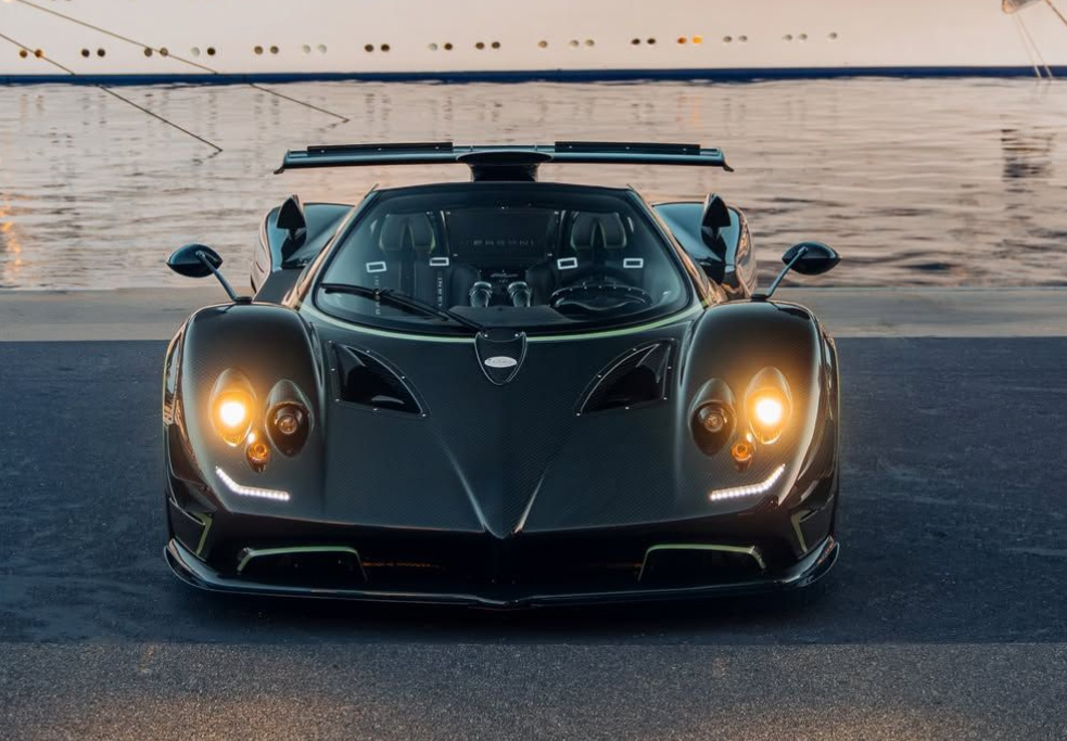 alonso-priobrel-pagani-zonda-so-spetsialnym-detskim-kreslom