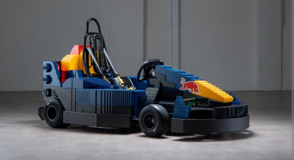 Фото: Ферстаппен не хочет участвовать в параде пилотов на машинках LEGO ferstappen-ne-hochet-uchastvovat-v-parade-pilotov-na-mashinkah-lego