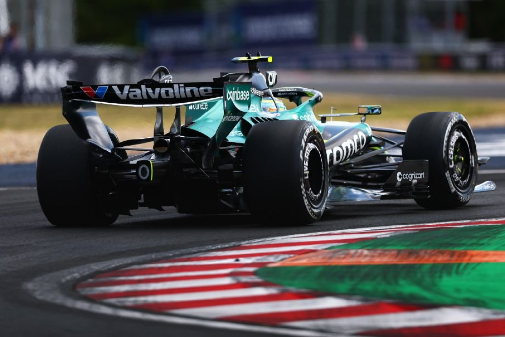 aston-martin-dobilis-progressa-na-gran-pri-vengrii