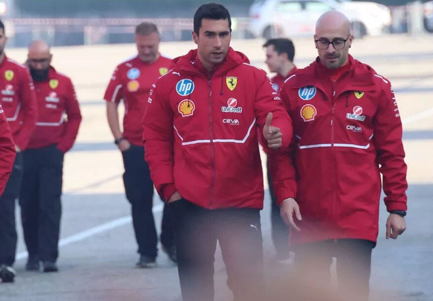 karlos-sanches-martines-smenil-aston-martin-na-ferrari