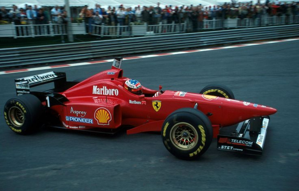 ferrari-predstavit-osobuyu-livreyu-v-montse-v-chest-mihaelya-shumahera