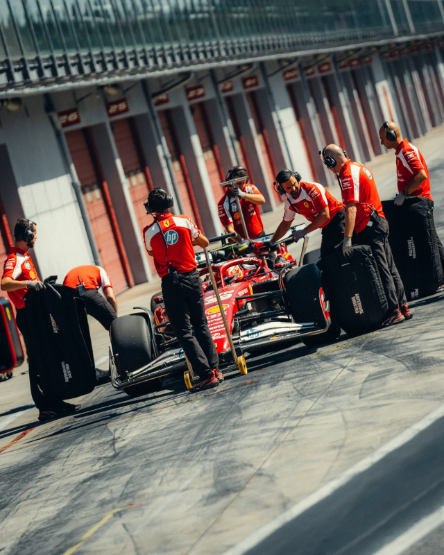 komanda-ferrari-zavershila-pervyy-den-testov-pirelli-v-imole