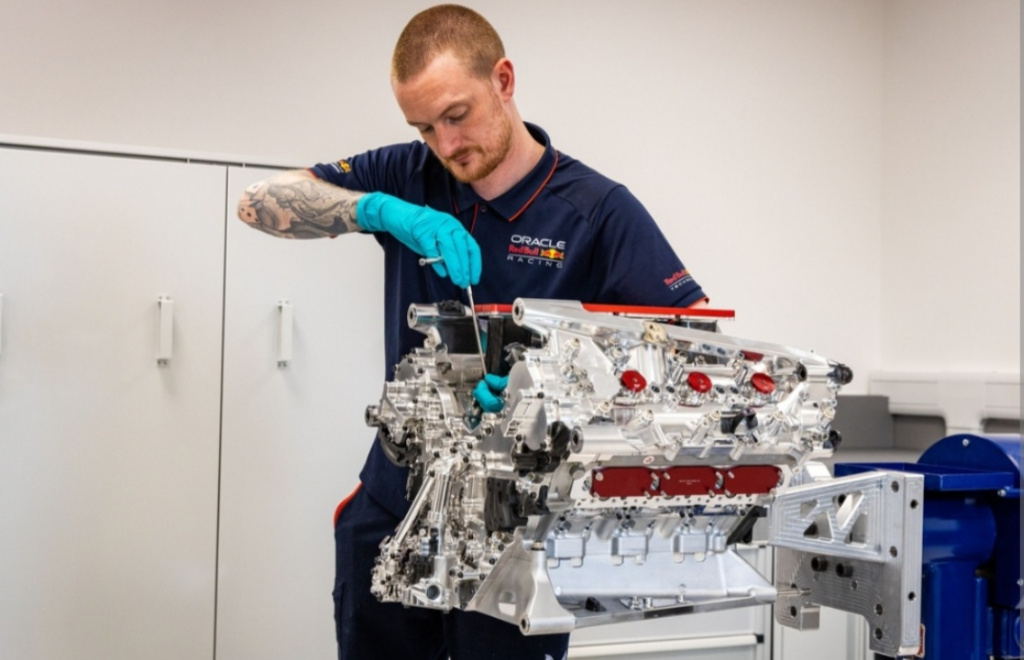 lindblad-otsenil-novyy-motor-red-bull-i-ford